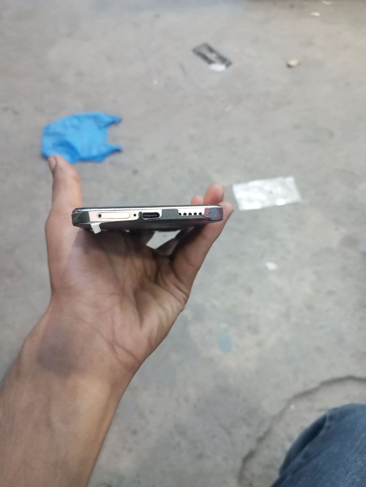 Vivo V29e 8GB / 256GB in Forest Black — photo 3