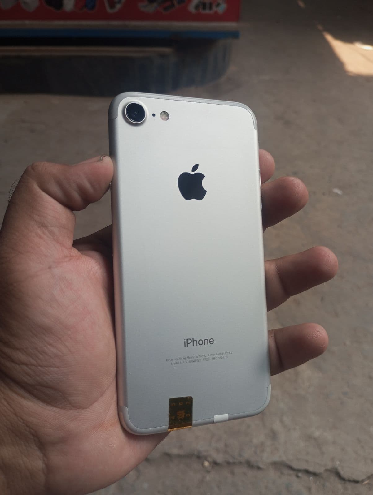iPhone 7 · 32GB