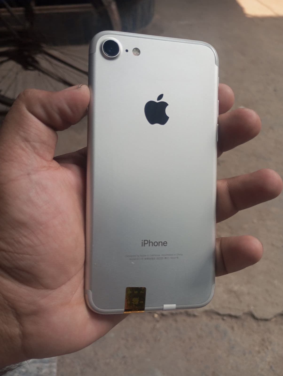 Apple iPhone 7 32GB in Silver — photo 2