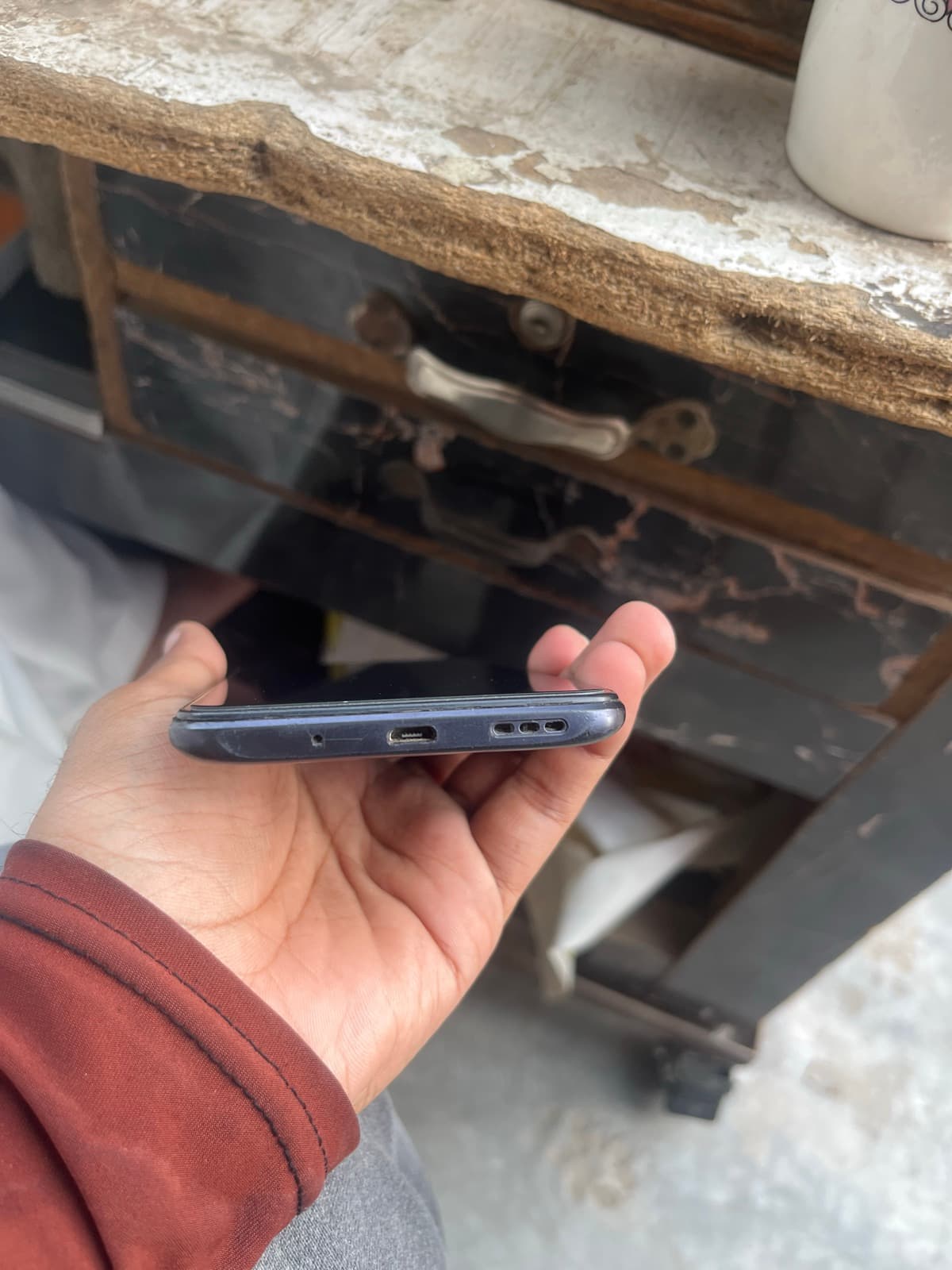 Xiaomi Redmi 9C 4GB / 128GB in Midnight Gray — photo 3