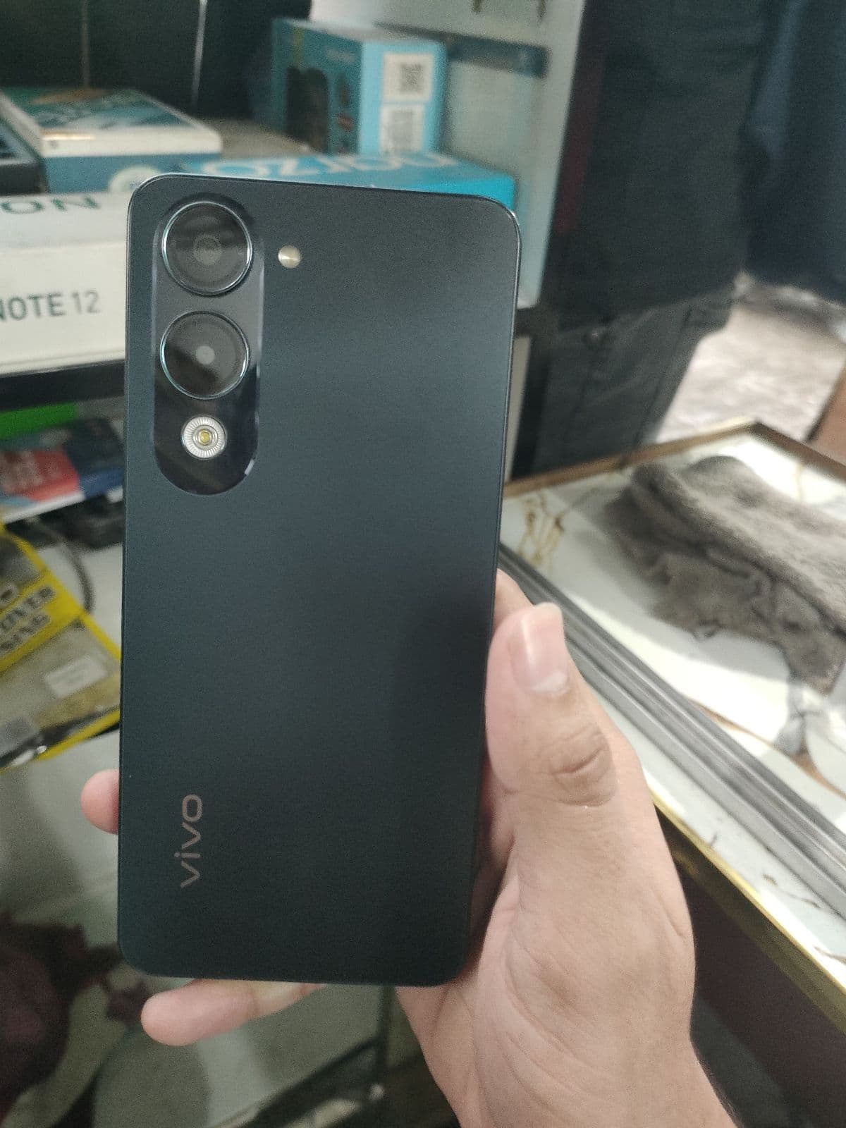 Vivo Y04 · 4GB / 128GB