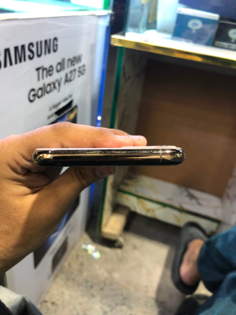 Apple iPhone 11 Pro Max 256GB in Gold — photo 4