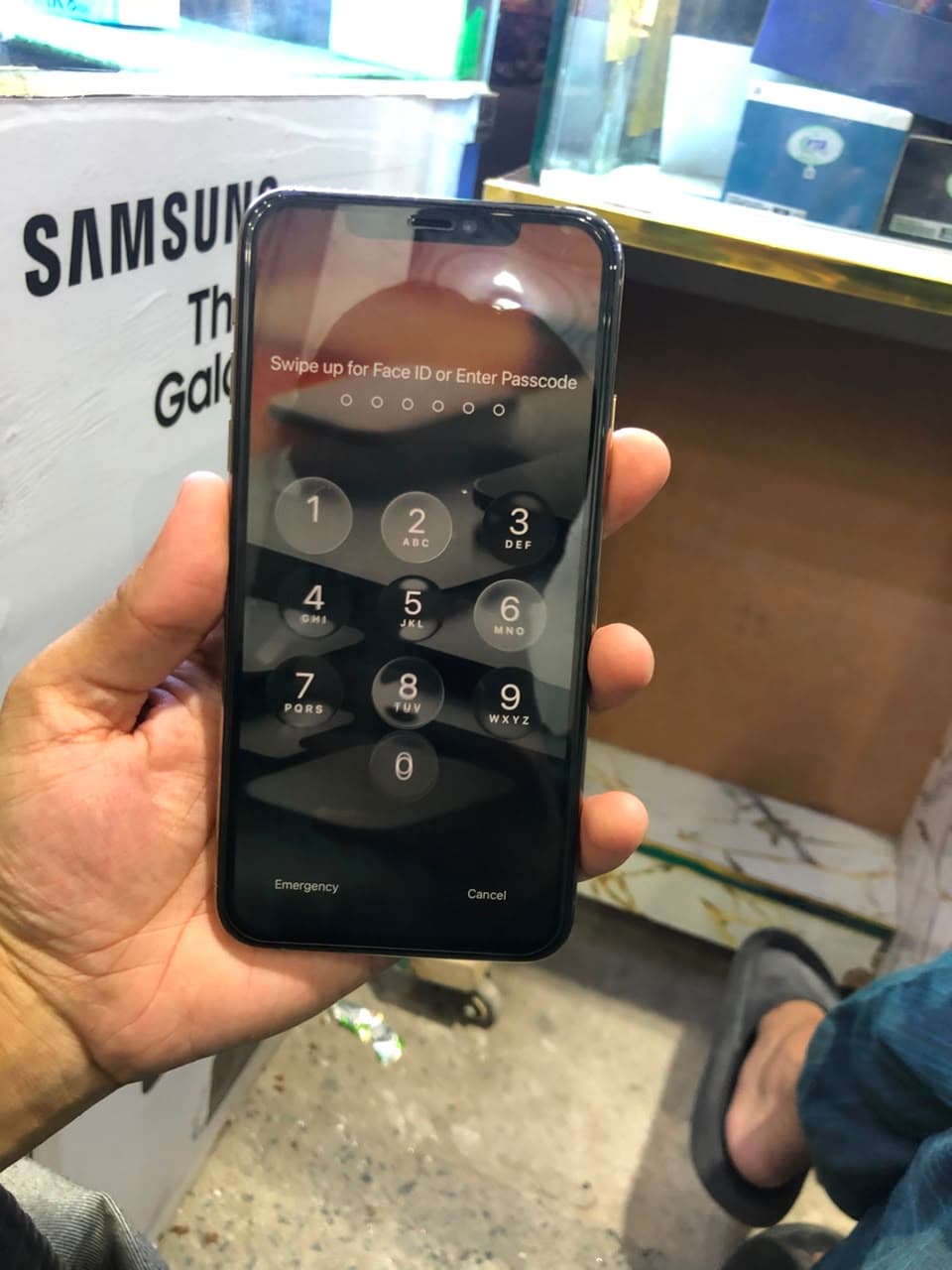 Apple iPhone 11 Pro Max 256GB in Gold — photo 5