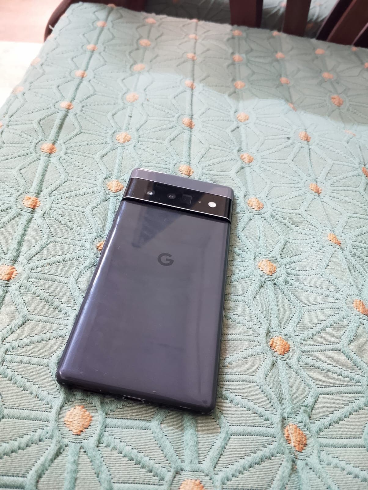 Google Pixel 6 Pro 12GB / 128GB in Stormy Black — photo 5