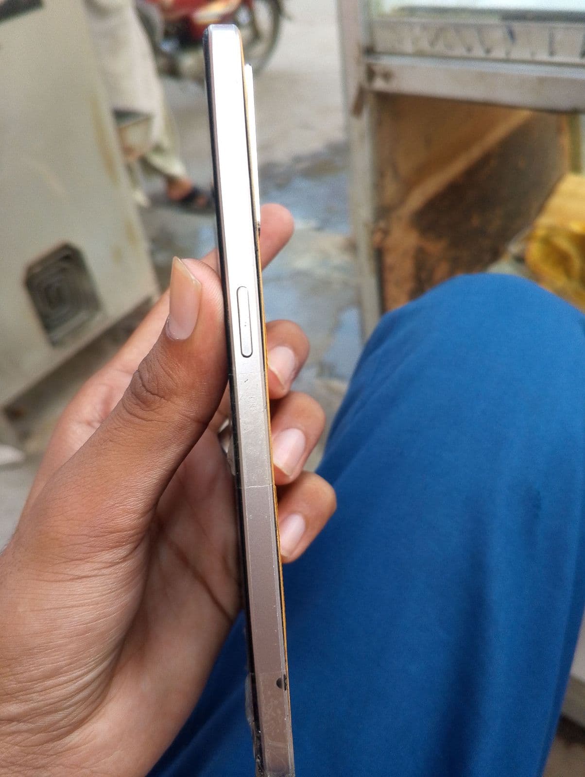 Oppo F21 Pro 8GB / 128GB in Sunset Orange — photo 2