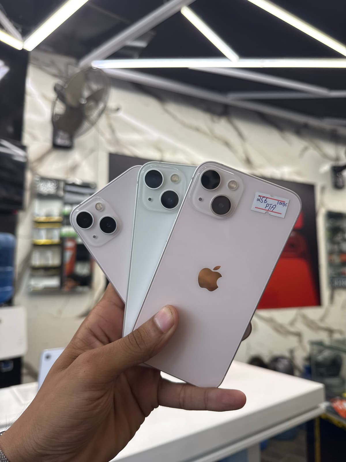 Apple iPhone 13 256GB in Pink — photo 1