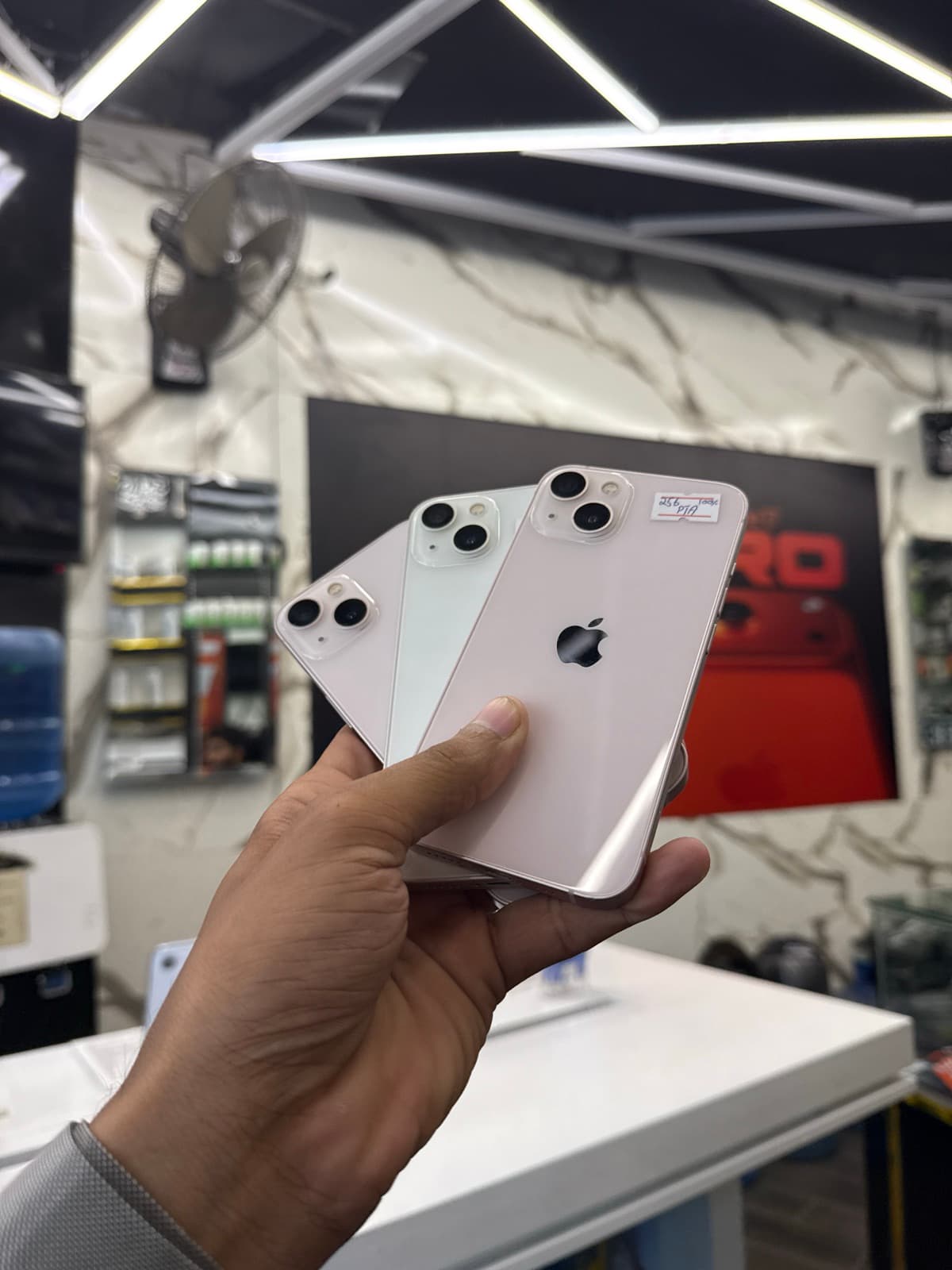 Apple iPhone 13 256GB in Pink — photo 2
