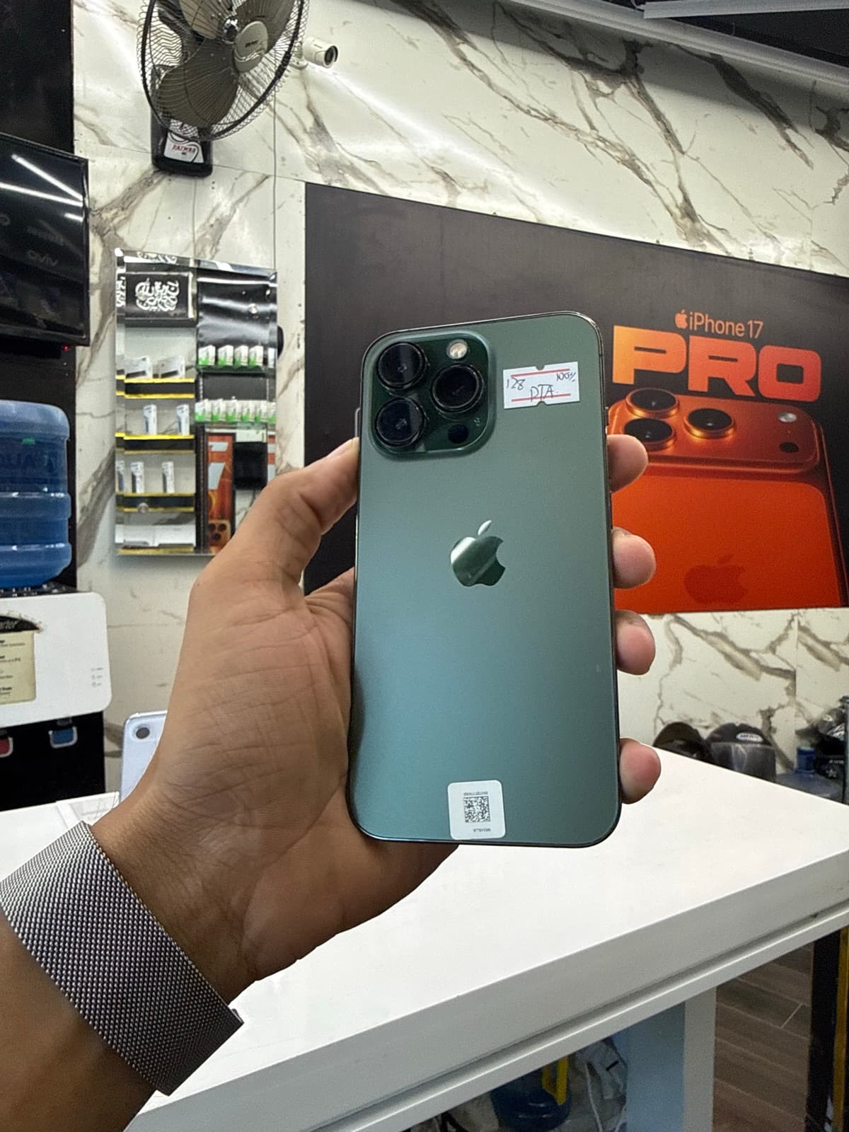 Apple iPhone 13 Pro 128GB in Alpine Green — photo 2