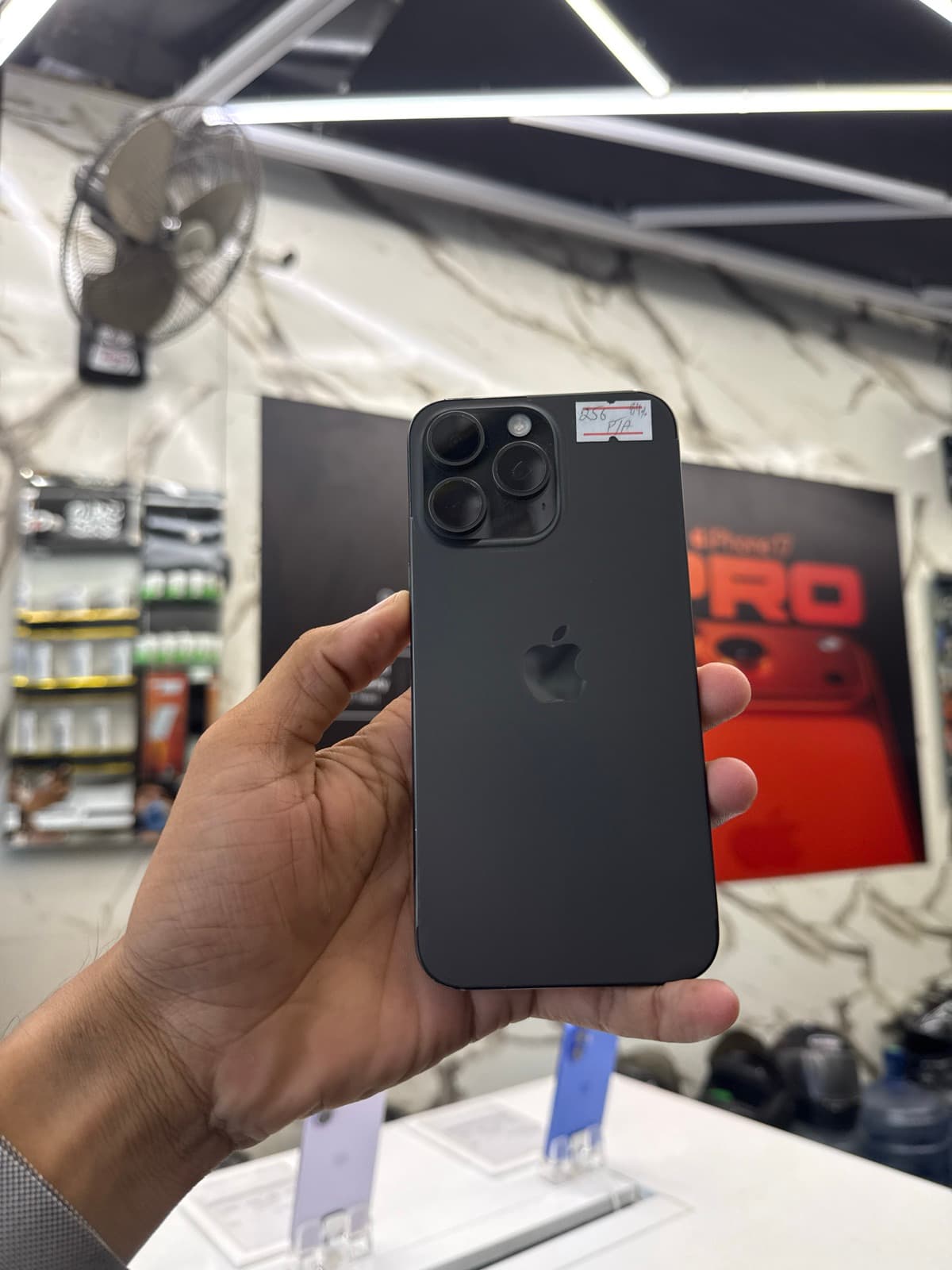 iPhone 15 Pro Max · 256GB