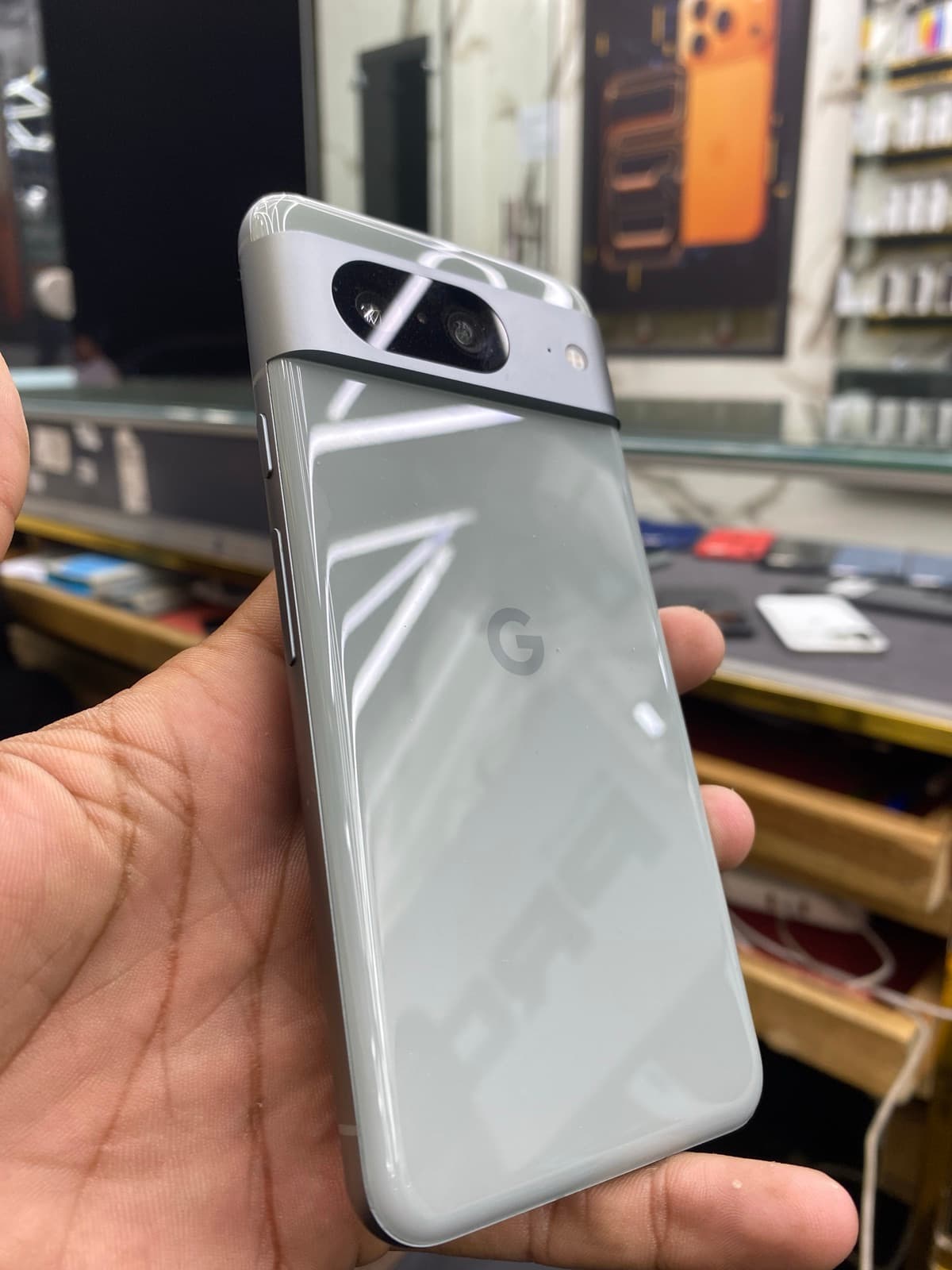 Google Pixel 8 8GB / 128GB in Hazel — photo 2