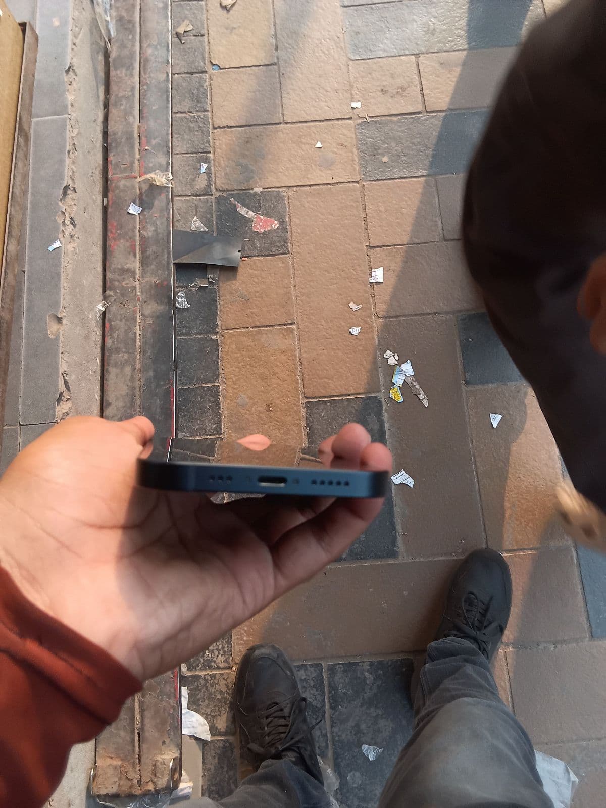 Apple iPhone 13 128GB in Midnight — photo 3
