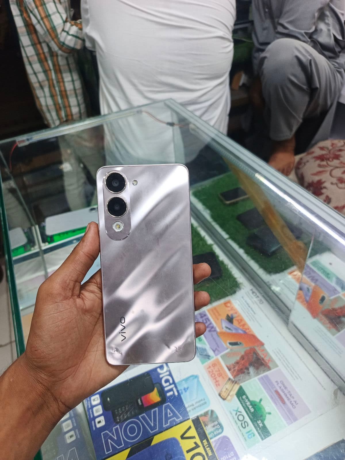 Vivo Y04 · 4GB / 128GB