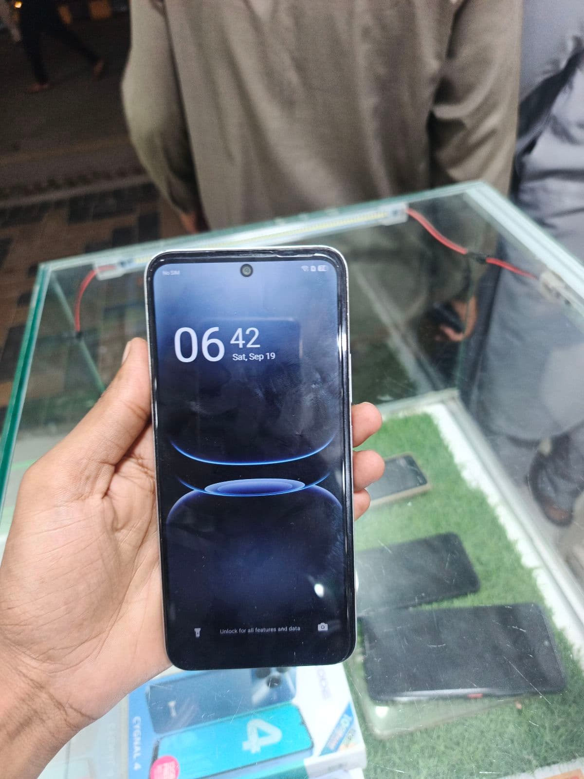 Infinix Smart 10 4GB / 64GB in Titanium Silver — photo 2