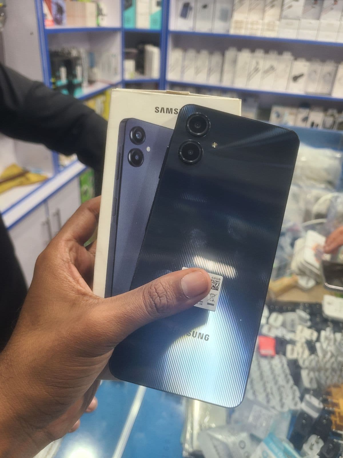 Galaxy A06 · 4GB / 64GB