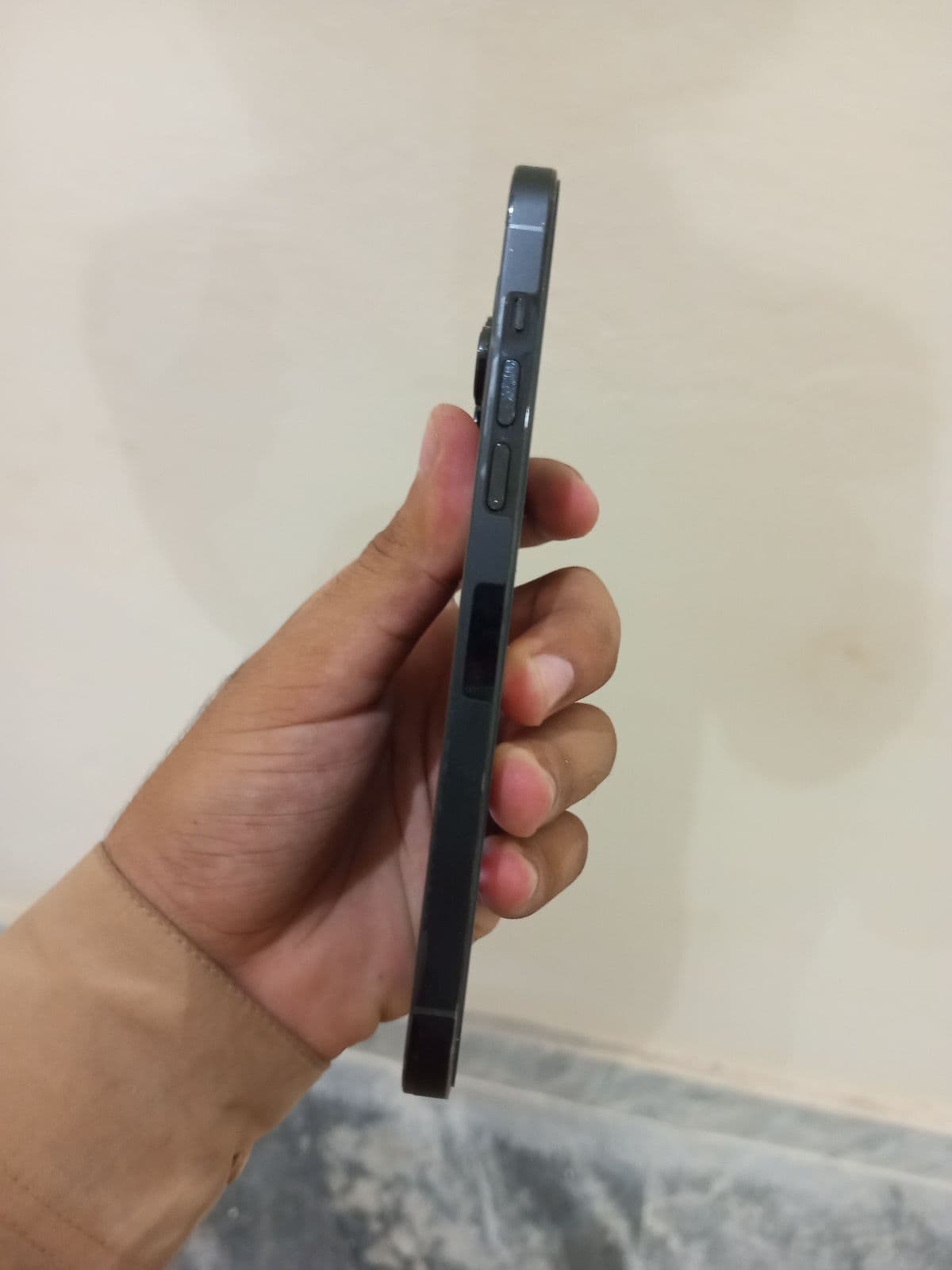 Apple iPhone 14 Pro Max 128GB in Space Black — photo 3