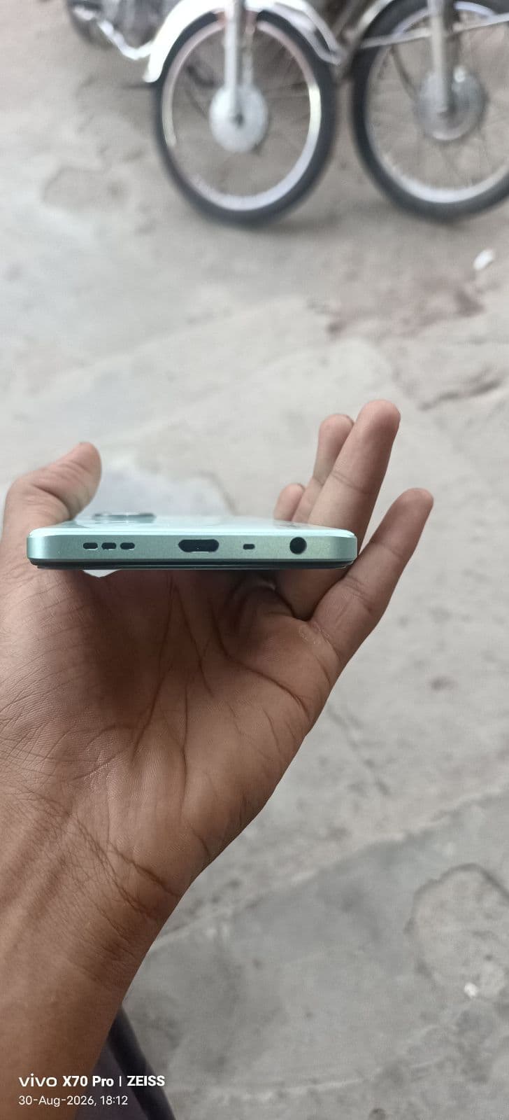 Oppo A58 8GB / 128GB in Dazzling Green — photo 4