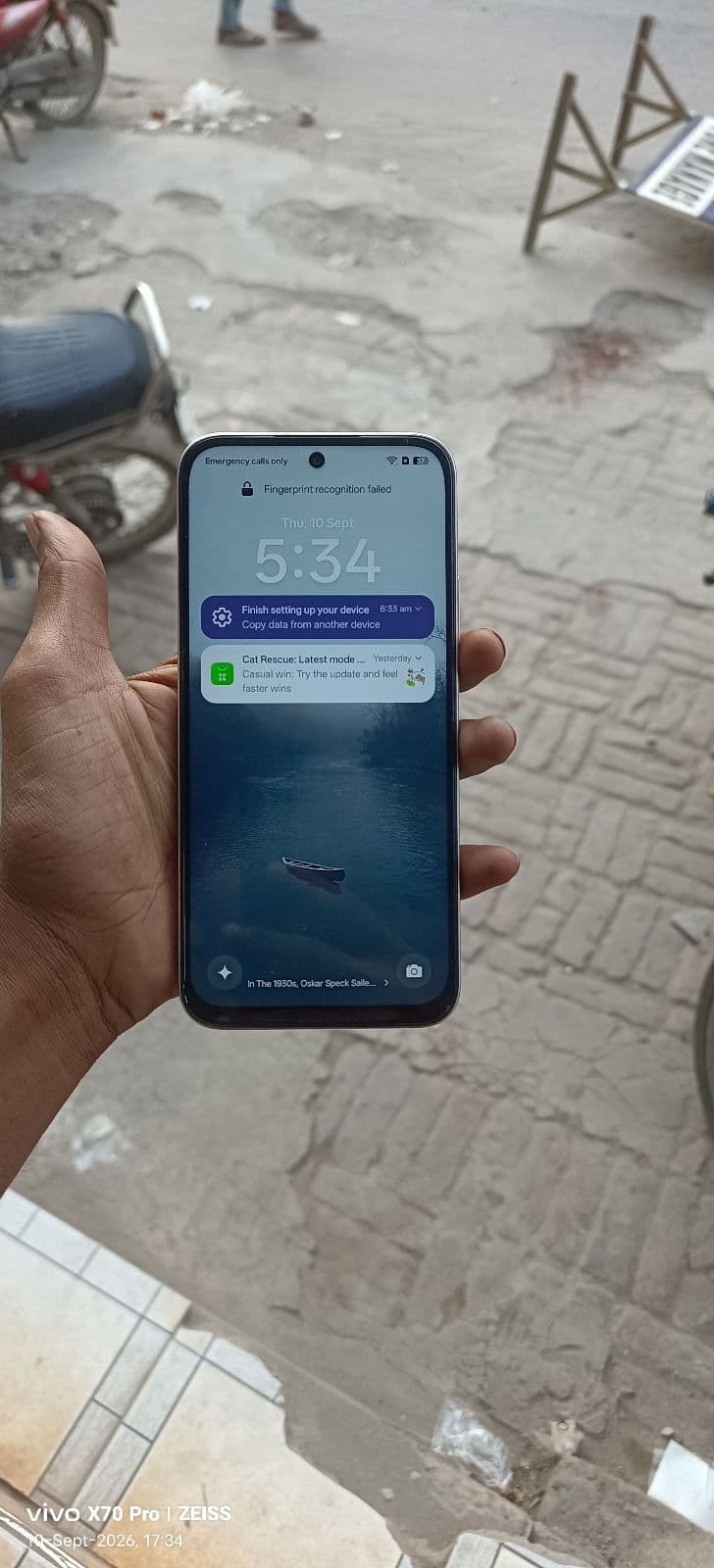Oppo A6 8GB / 128GB in Aurora Gold — photo 2