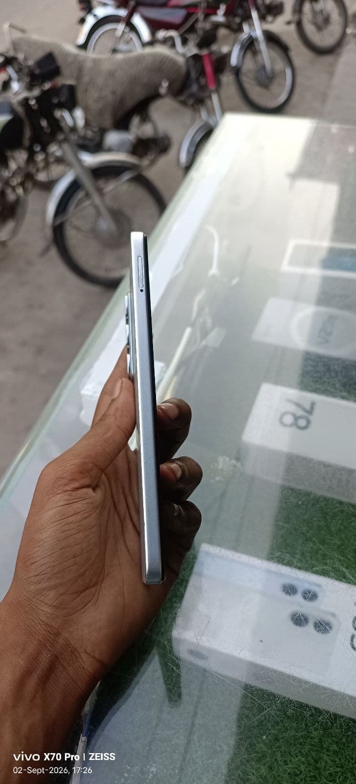 Infinix Hot 60i 6GB / 128GB in Titanium Silver — photo 3