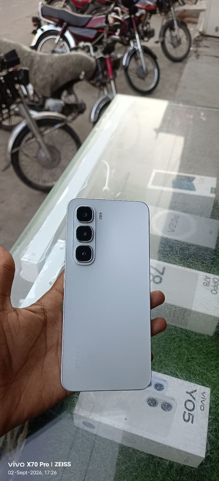 Infinix Hot 60i 6GB / 128GB in Titanium Silver — photo 2