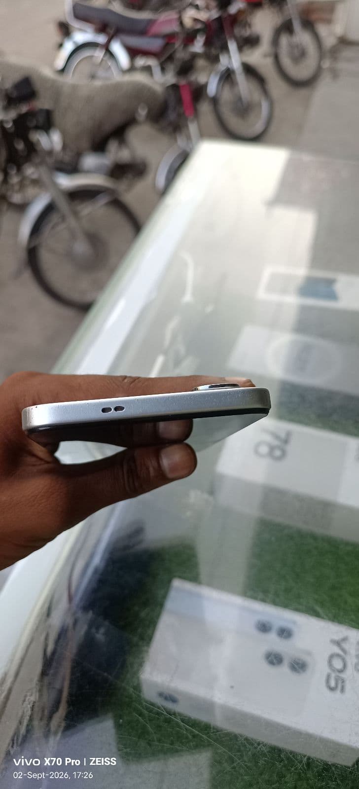 Infinix Hot 60i 6GB / 128GB in Titanium Silver — photo 5