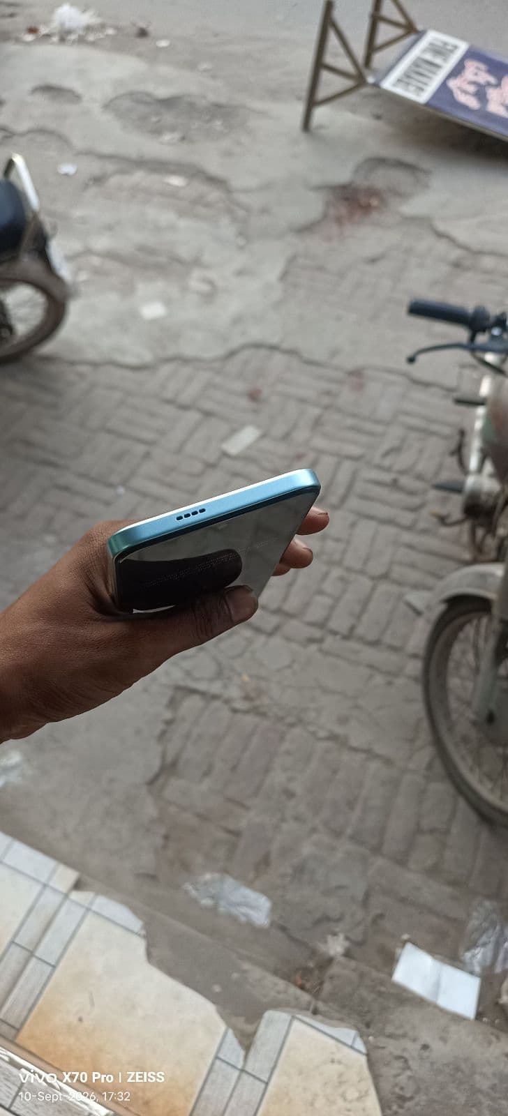 Infinix Smart 9 HD 4GB / 64GB in Mint Green — photo 3