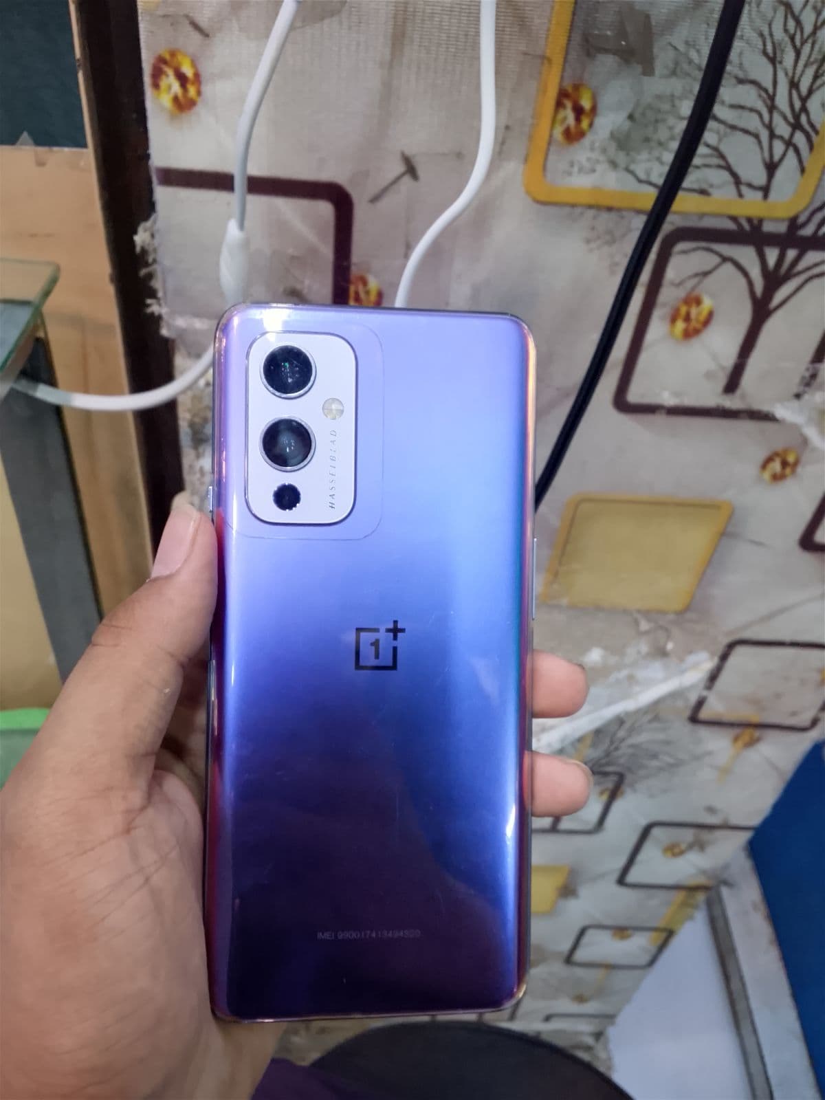OnePlus 9 8GB / 128GB in Winter Mist — photo 1