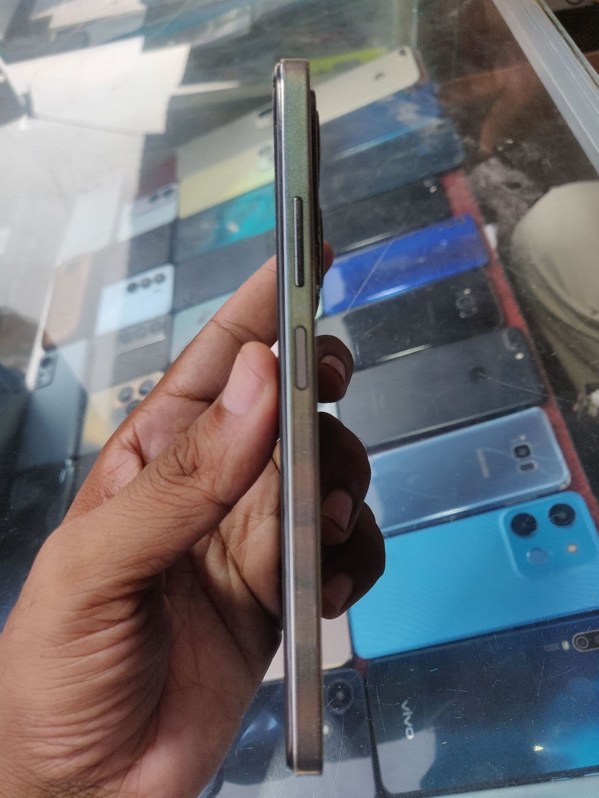 Infinix Hot 40i 8GB / 128GB in Horizon Gold — photo 2