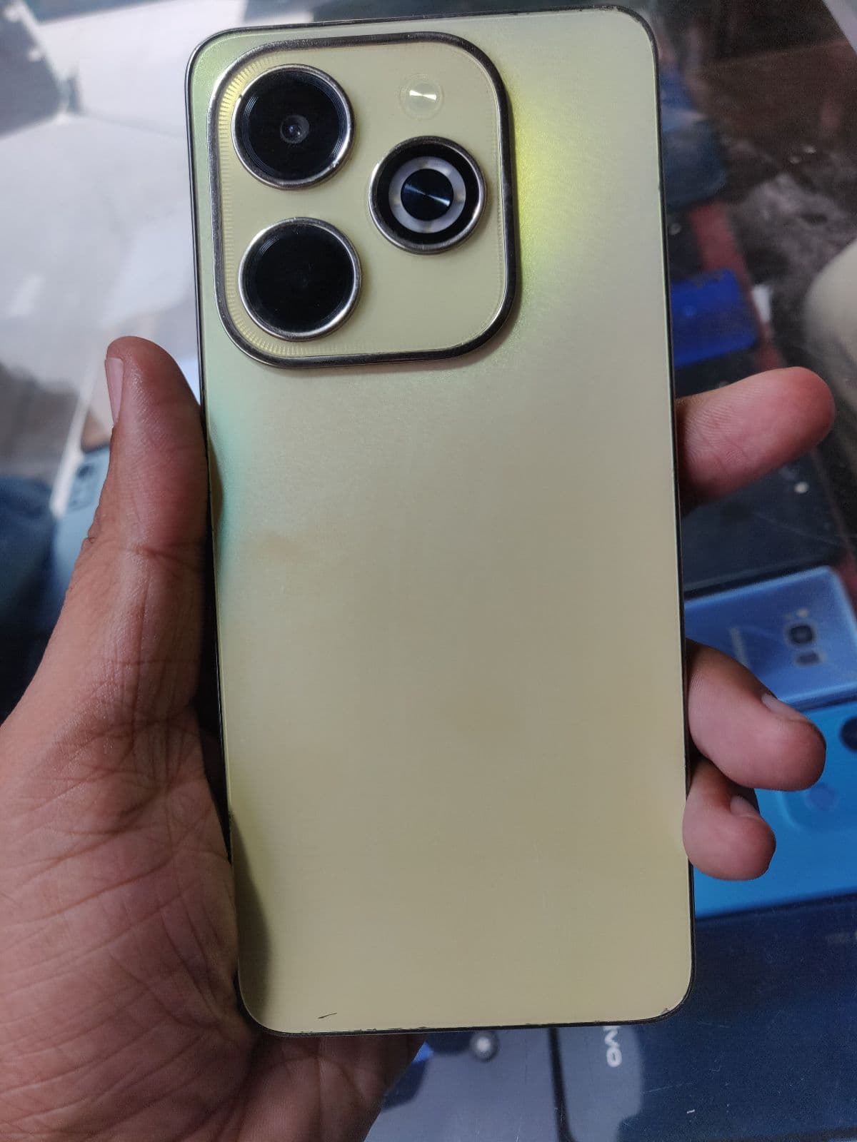 Infinix Hot 40i · 8GB / 128GB