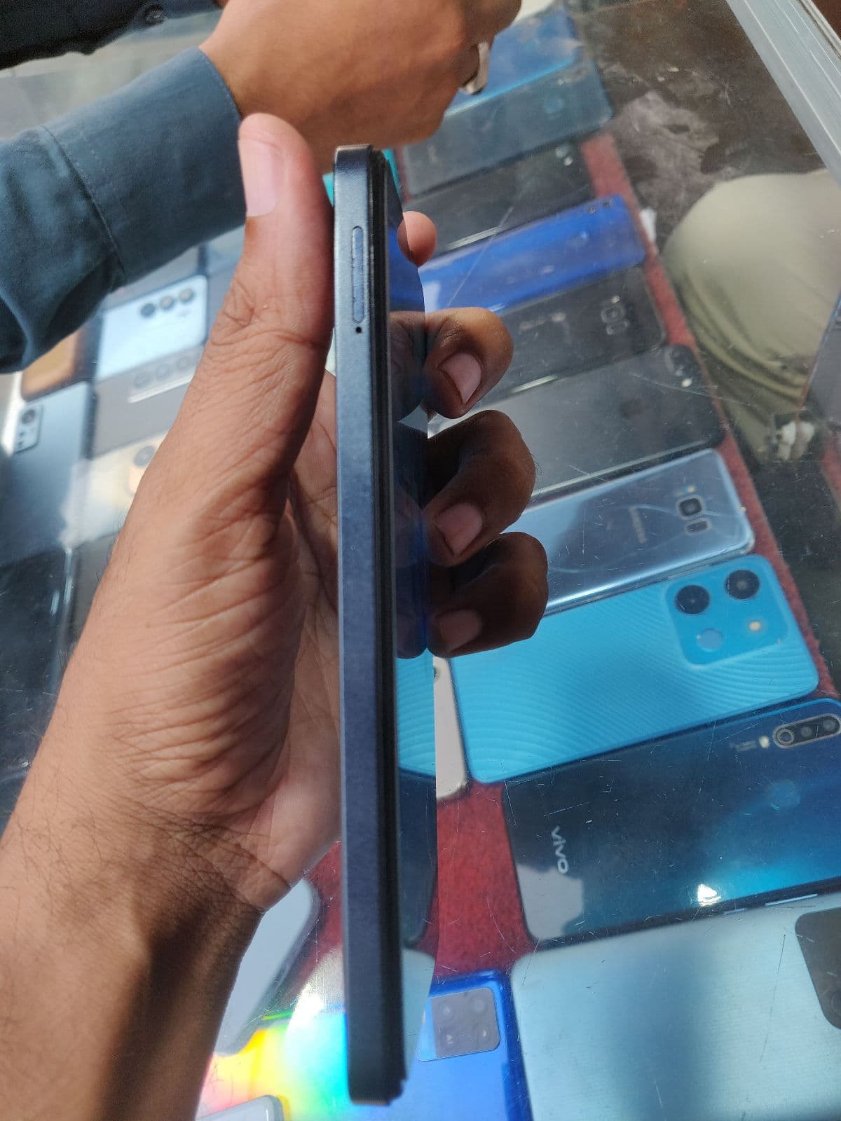 Infinix Hot 30i 4GB / 128GB in Mirror Black — photo 4