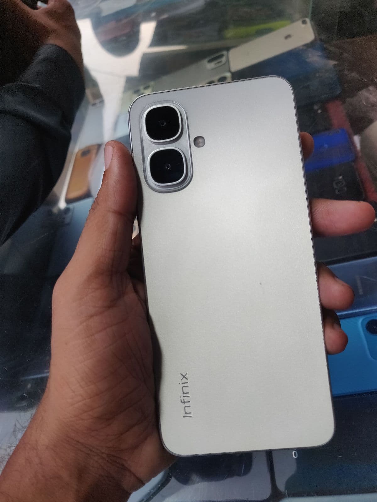 Infinix Smart 10 · 4GB / 64GB