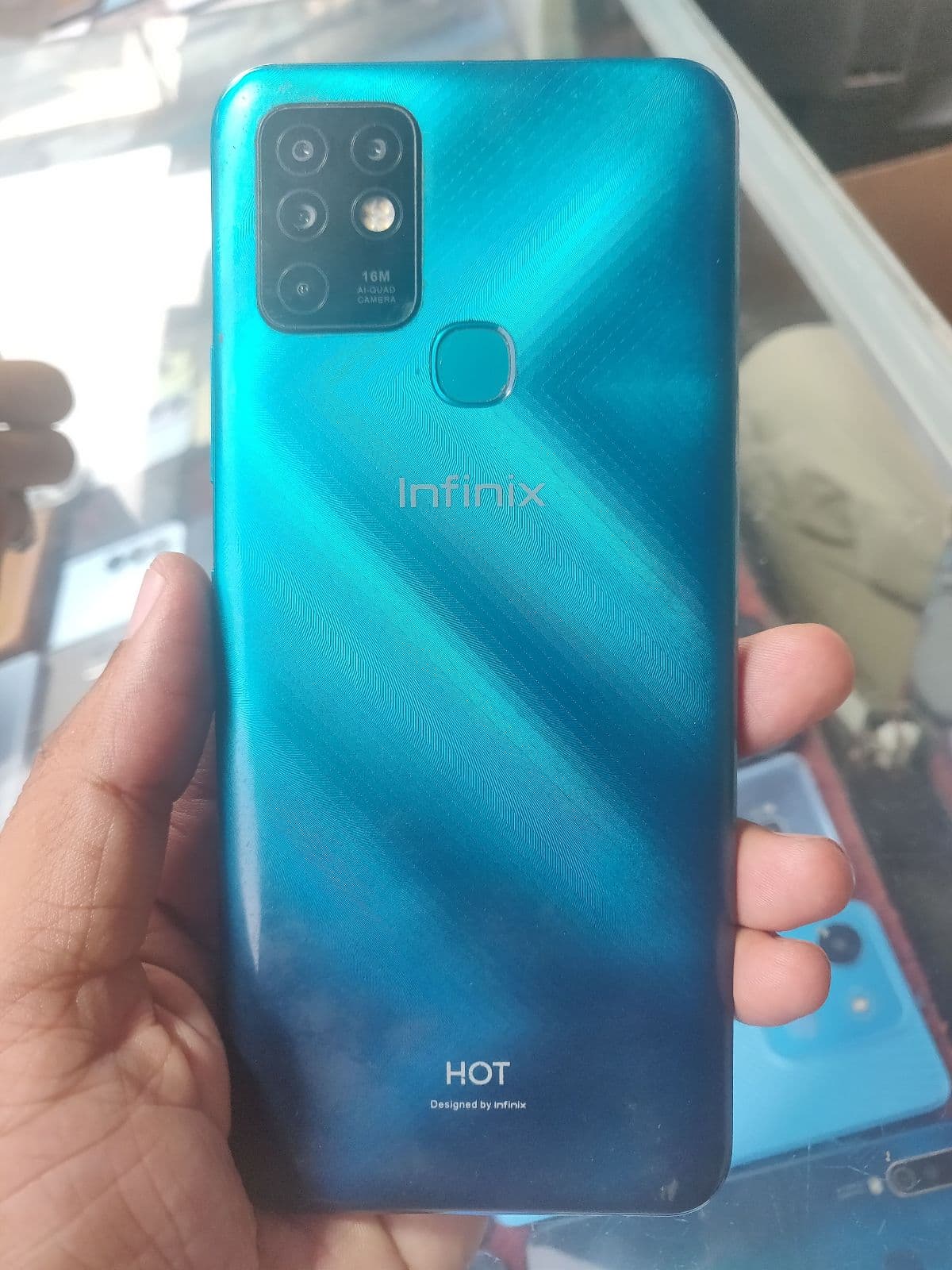 Infinix Hot 10 · 4GB / 64GB