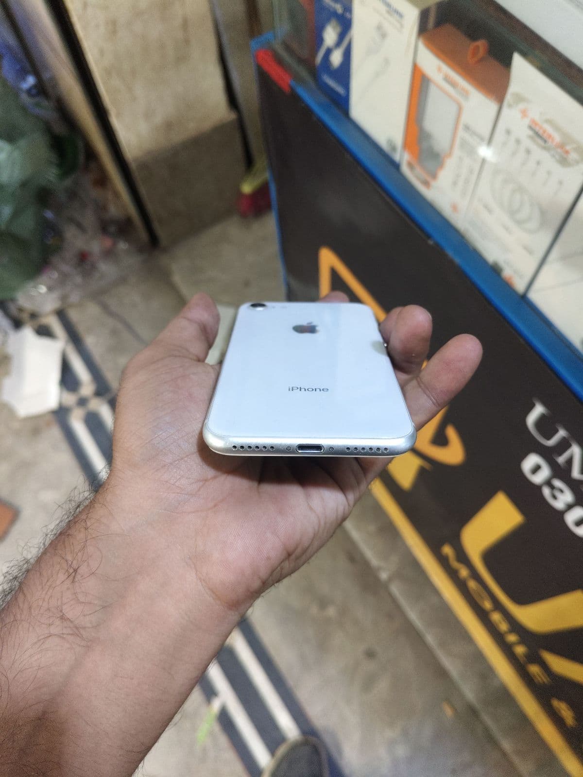 Apple iPhone 8 64GB in Silver — photo 4