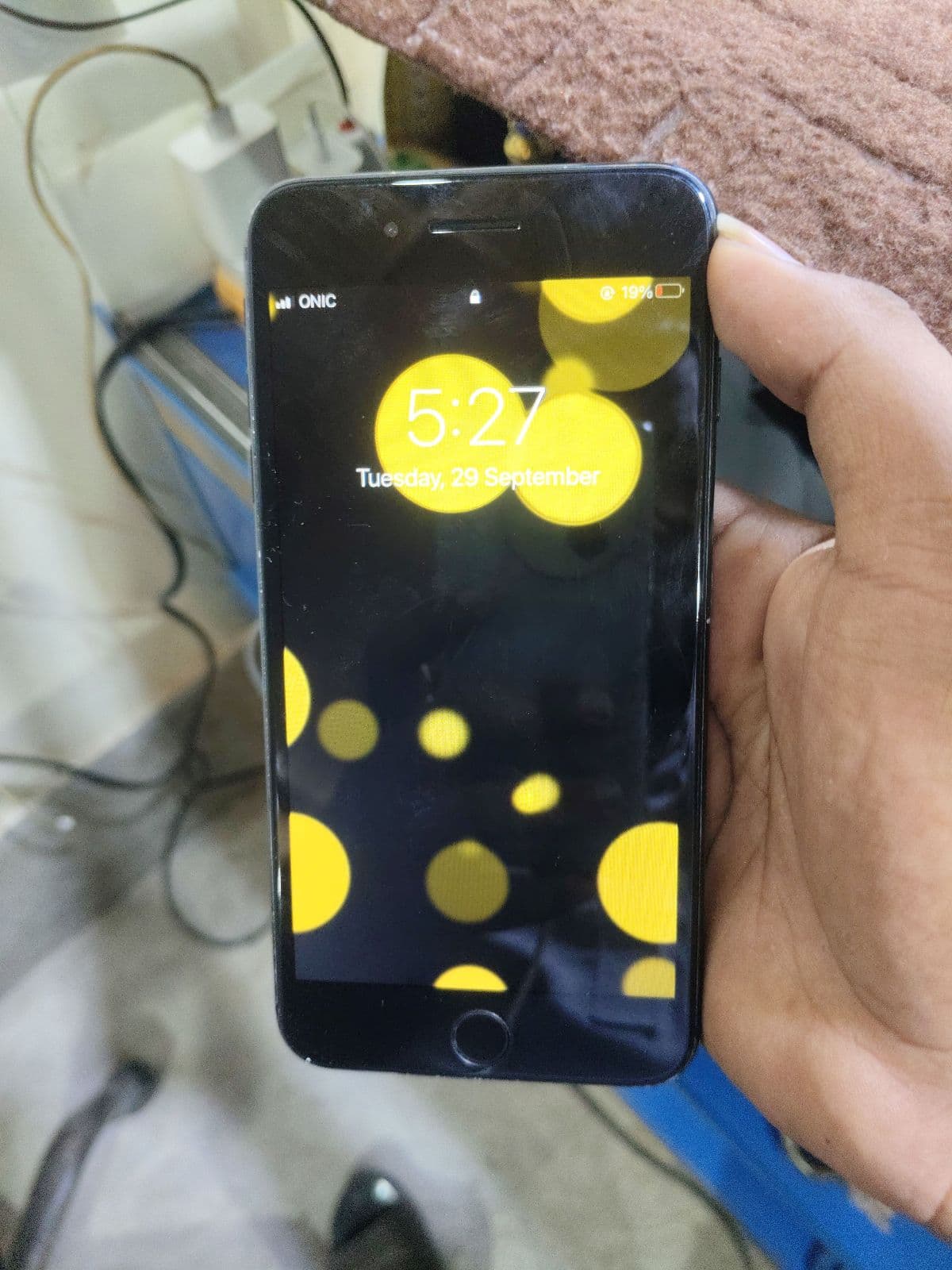 Apple iPhone 7 32GB in Black — photo 2