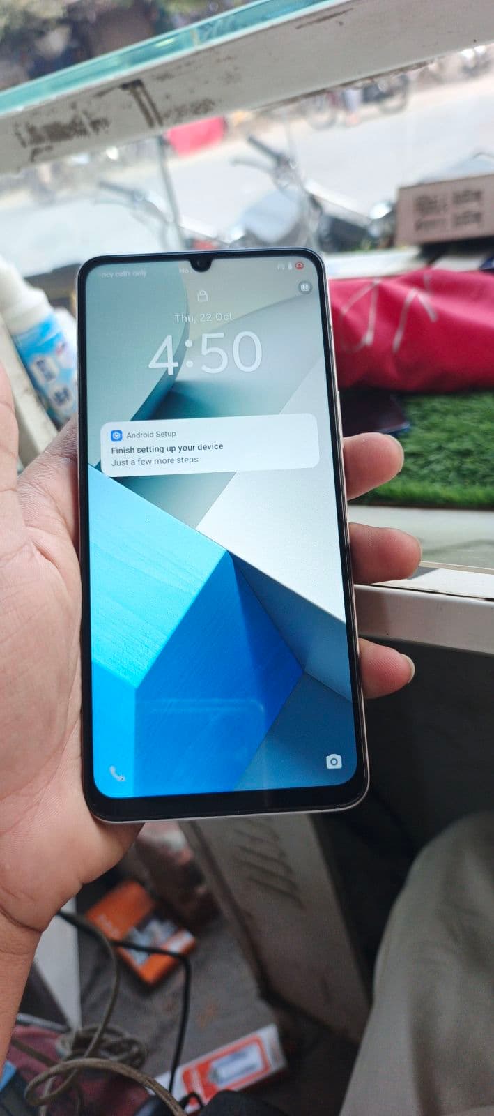 Vivo Y04 4GB / 128GB in Titanium Gold — photo 4