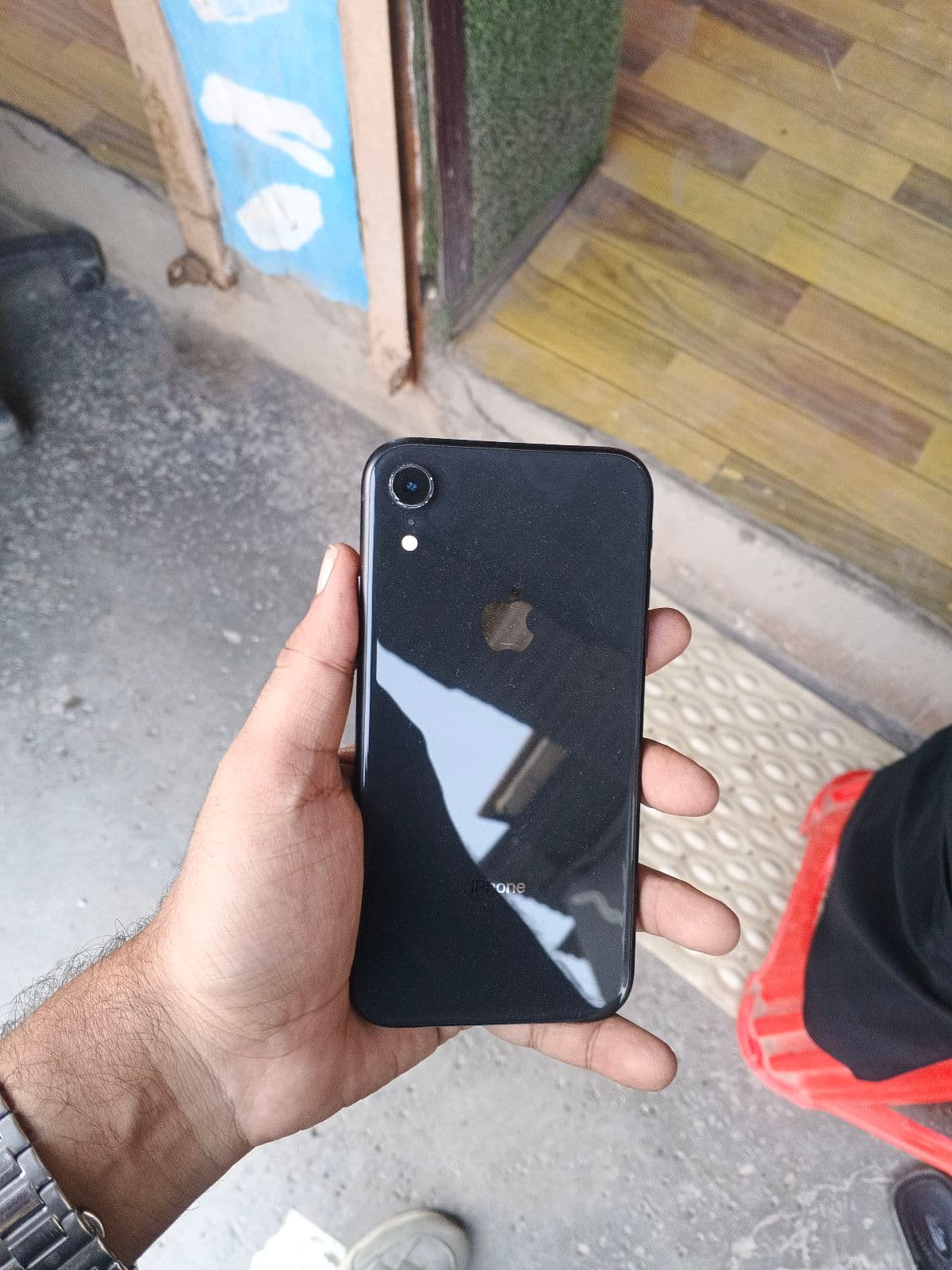 iPhone XR · 64GB