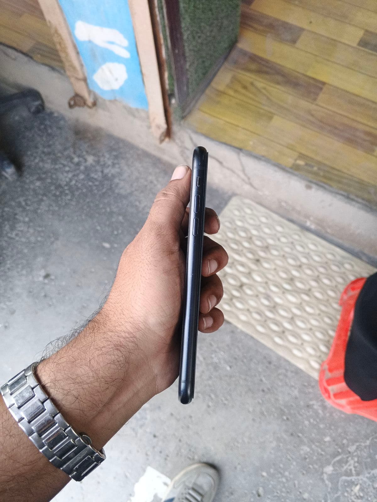 Apple iPhone XR 64GB in Black — photo 3