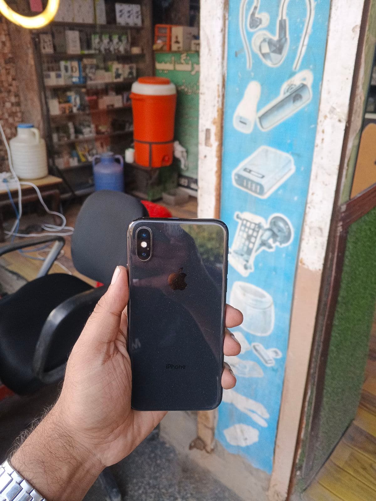 iPhone X · 64GB