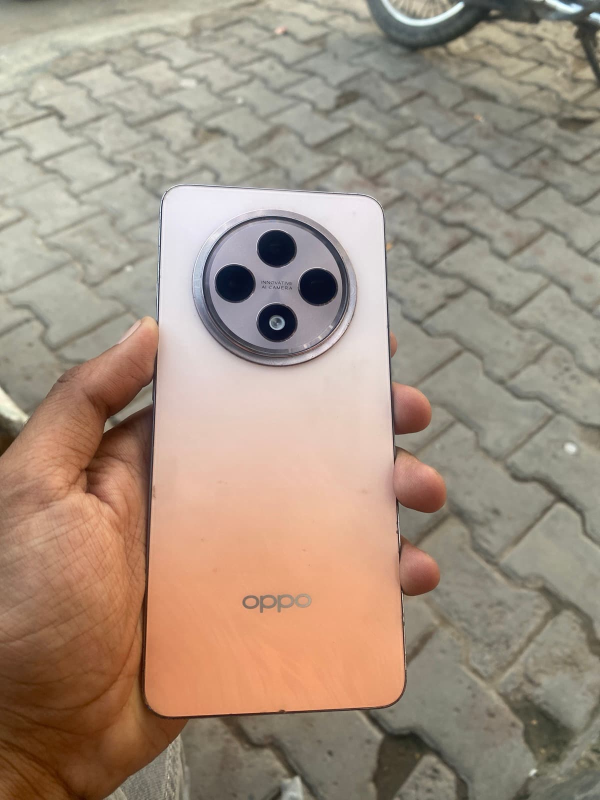 Oppo Reno 12 F 5G · 12GB / 256GB