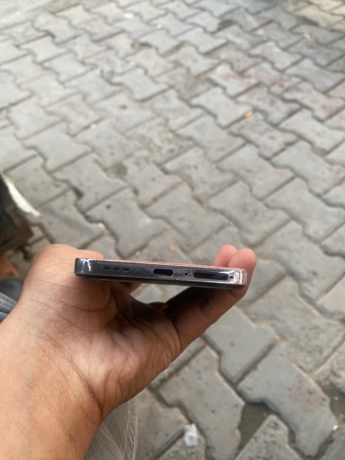 Oppo Reno 12 F 5G 12GB / 256GB in Amber Orange — photo 2