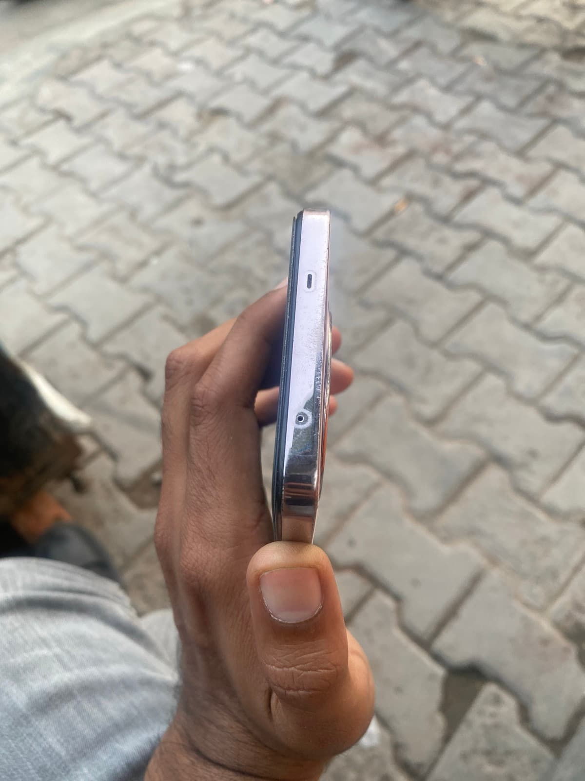 Oppo Reno 12 F 5G 12GB / 256GB in Amber Orange — photo 5