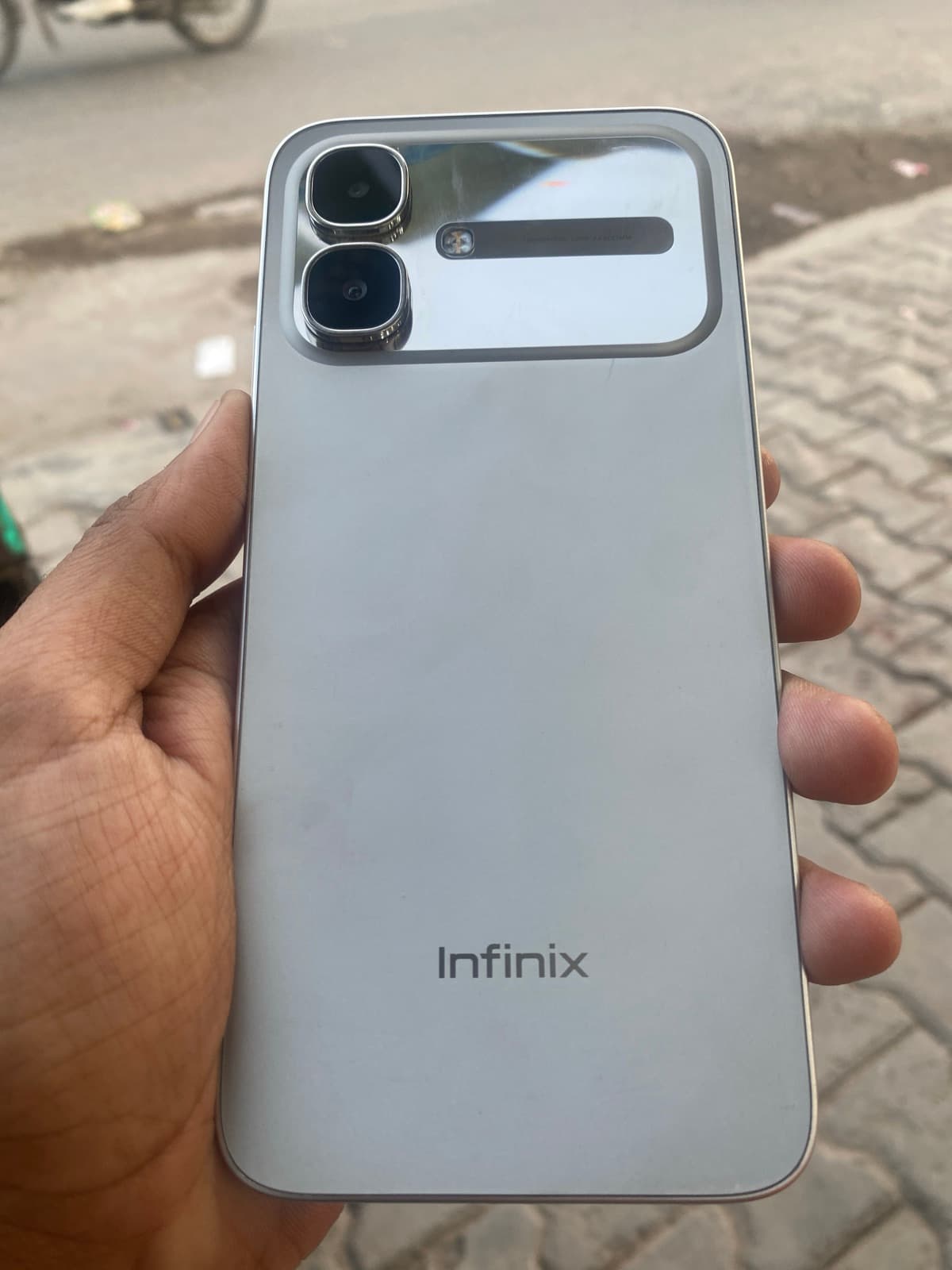Infinix Smart 20 · 4GB / 64GB
