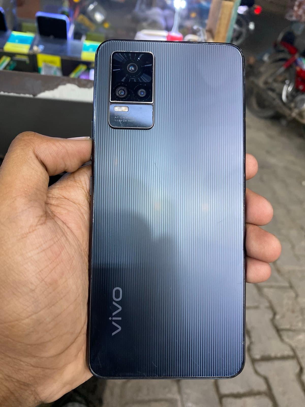 Vivo V21e 8GB / 128GB in Roman Black — photo 1