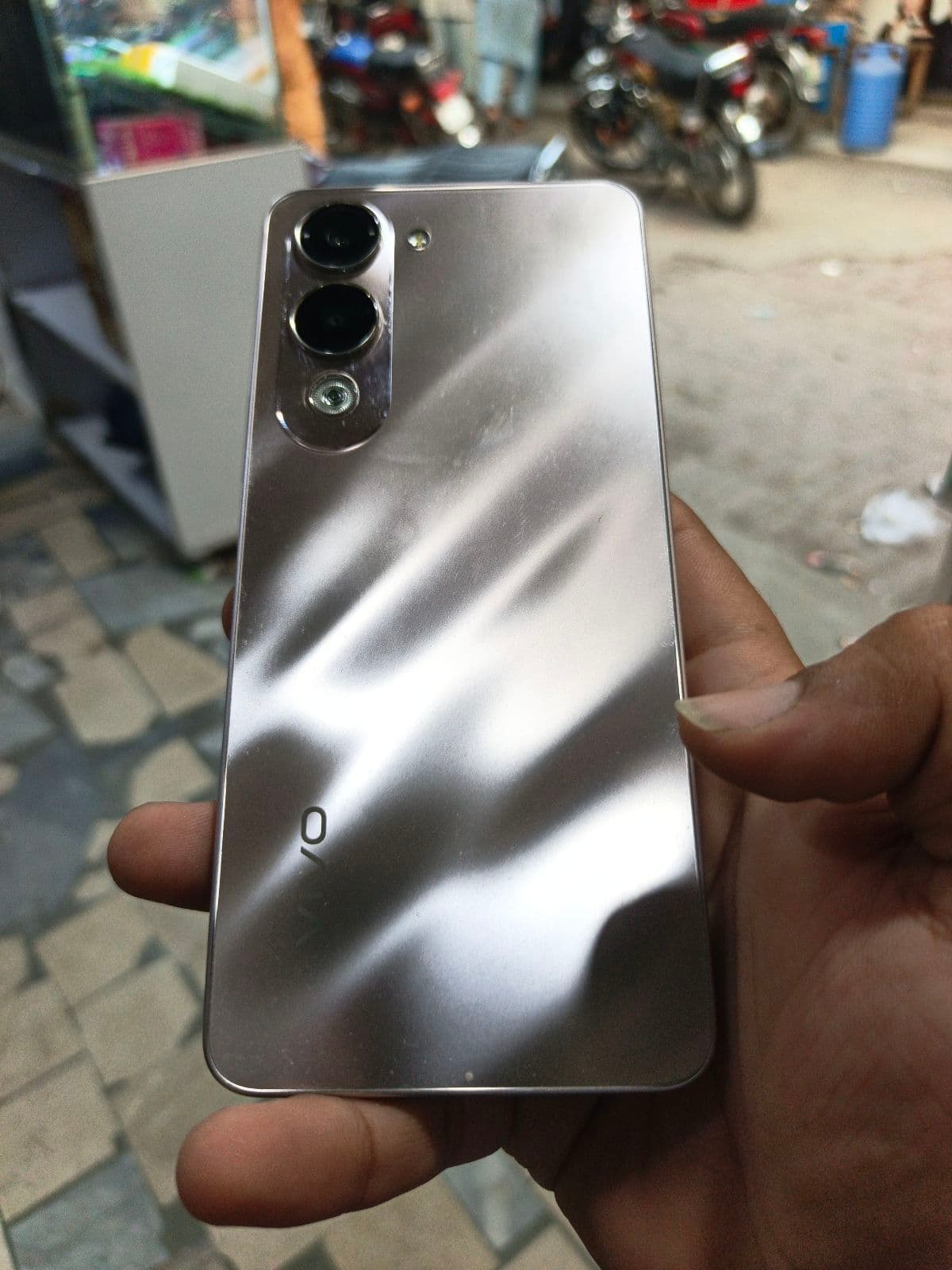 Vivo Y04 · 4GB / 128GB
