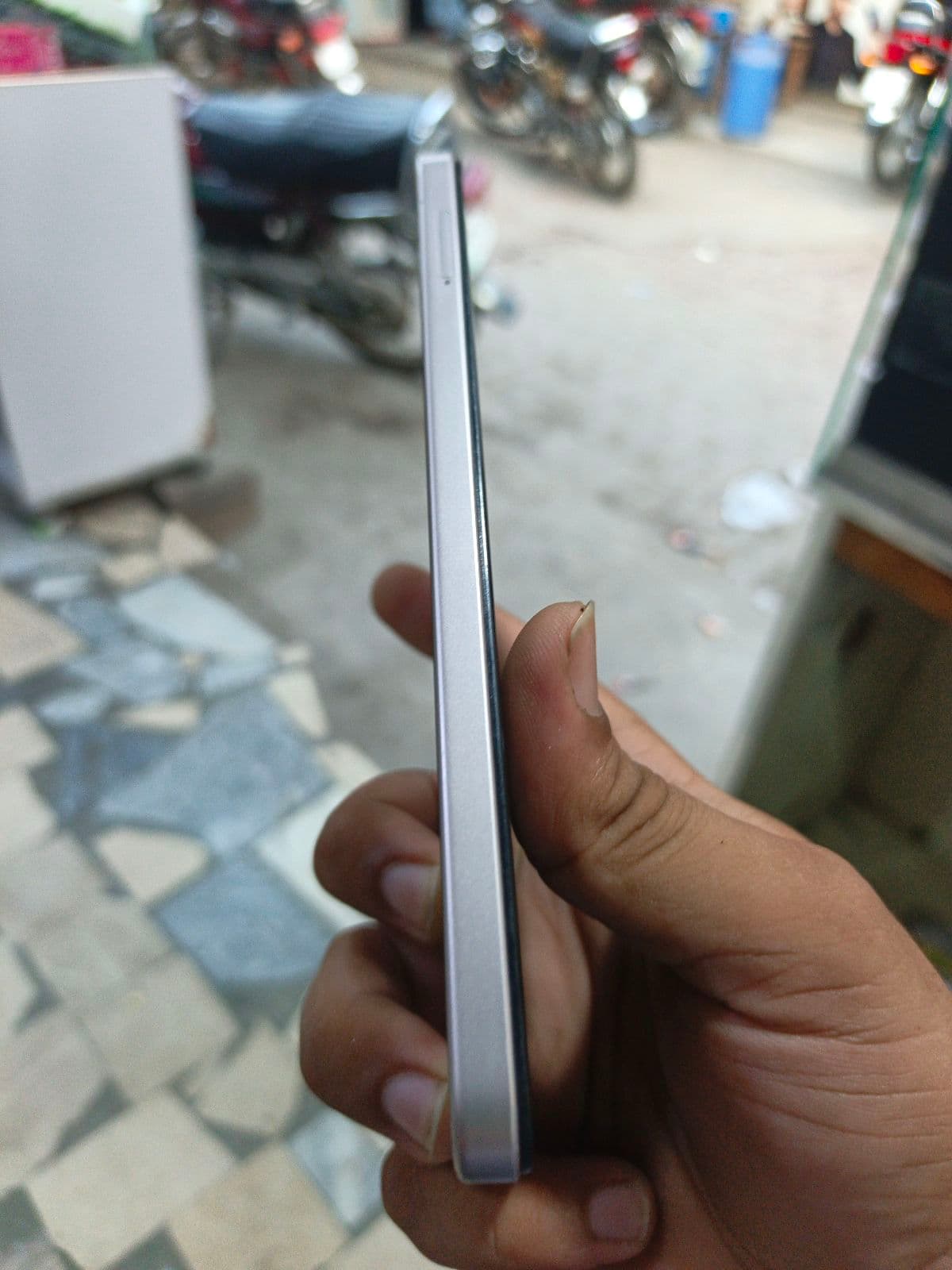 Vivo Y04 4GB / 128GB in Titanium Gold — photo 2