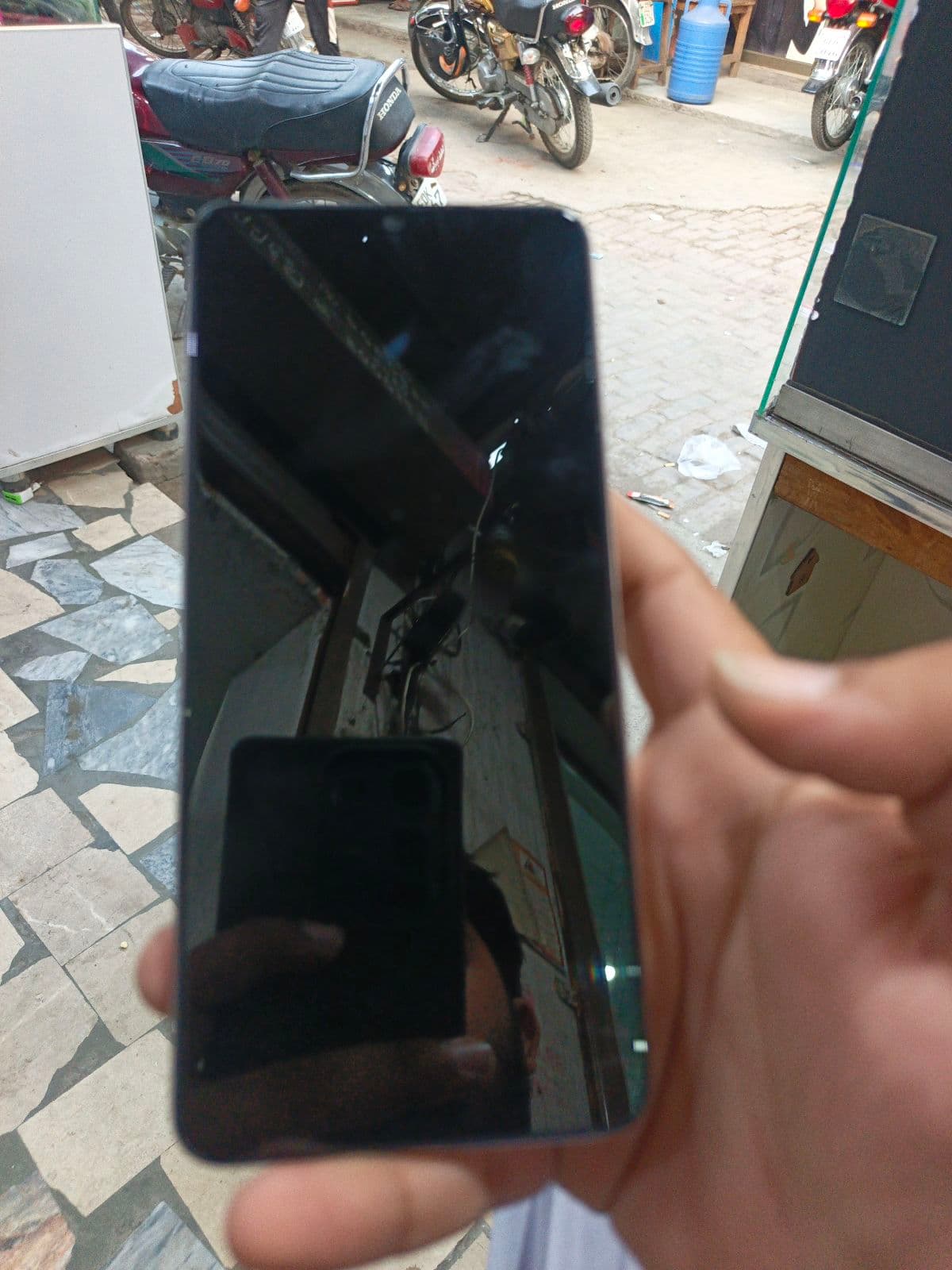 Vivo Y04 4GB / 128GB in Titanium Gold — photo 3