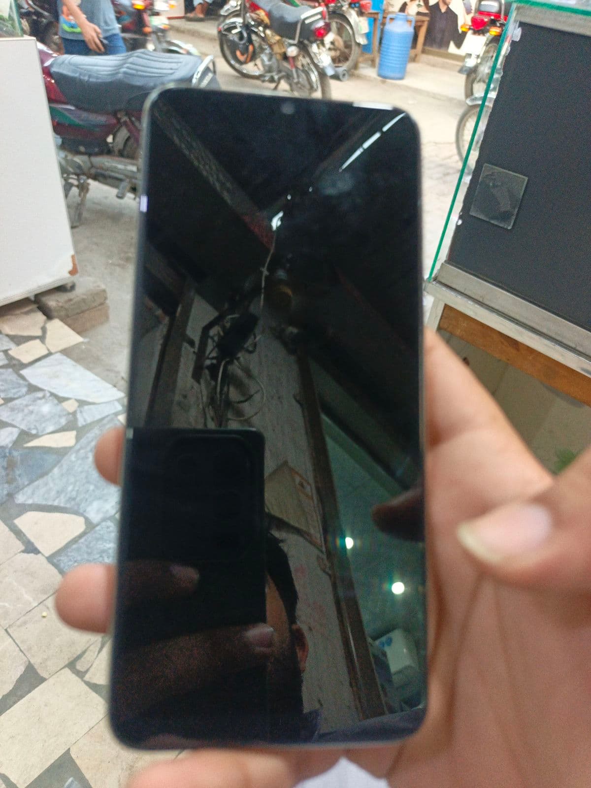 Oppo A38 6GB / 128GB in Glowing Gold — photo 3