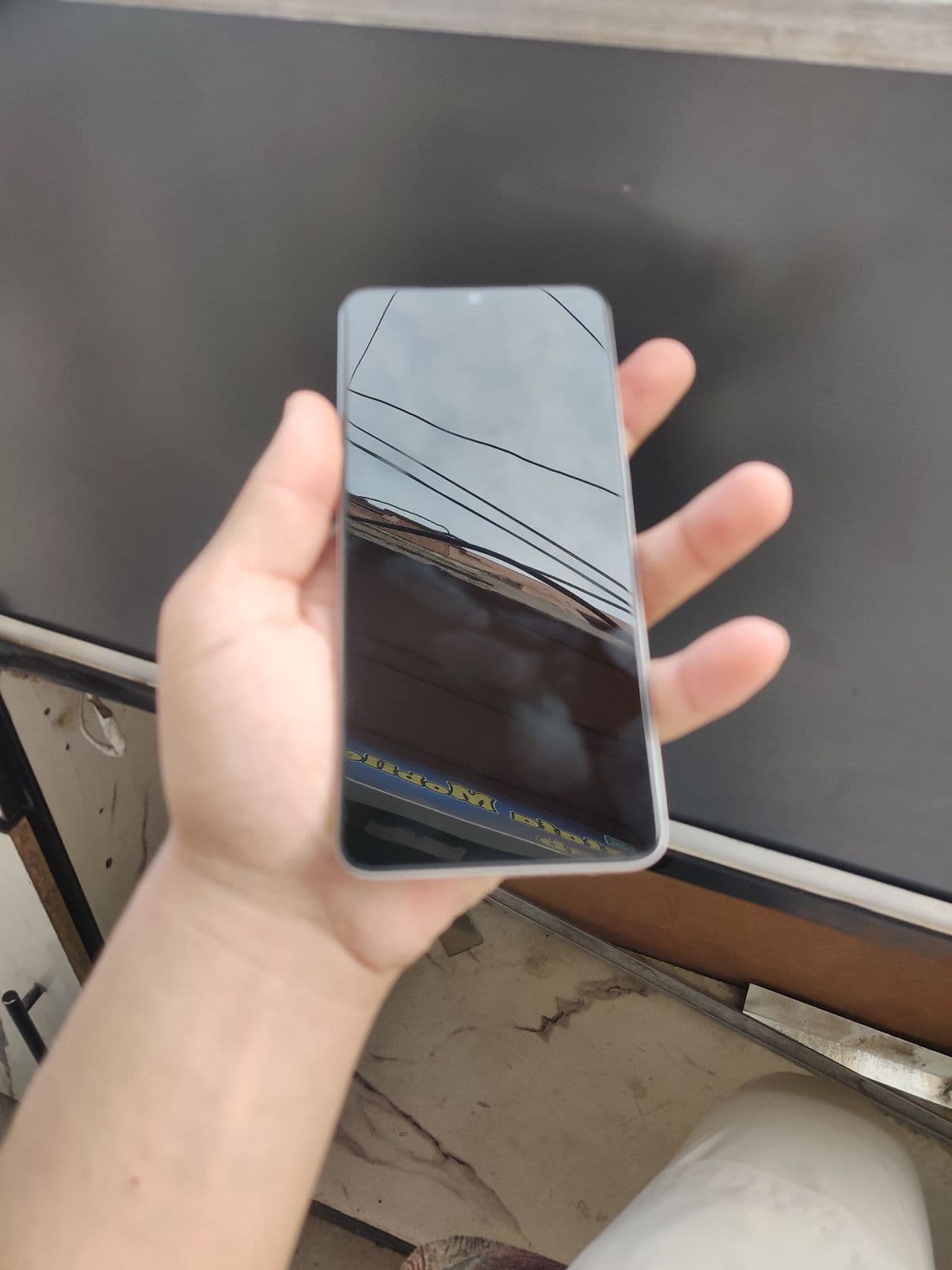 Vivo Y04 4GB / 64GB in Titanium Gold — photo 2
