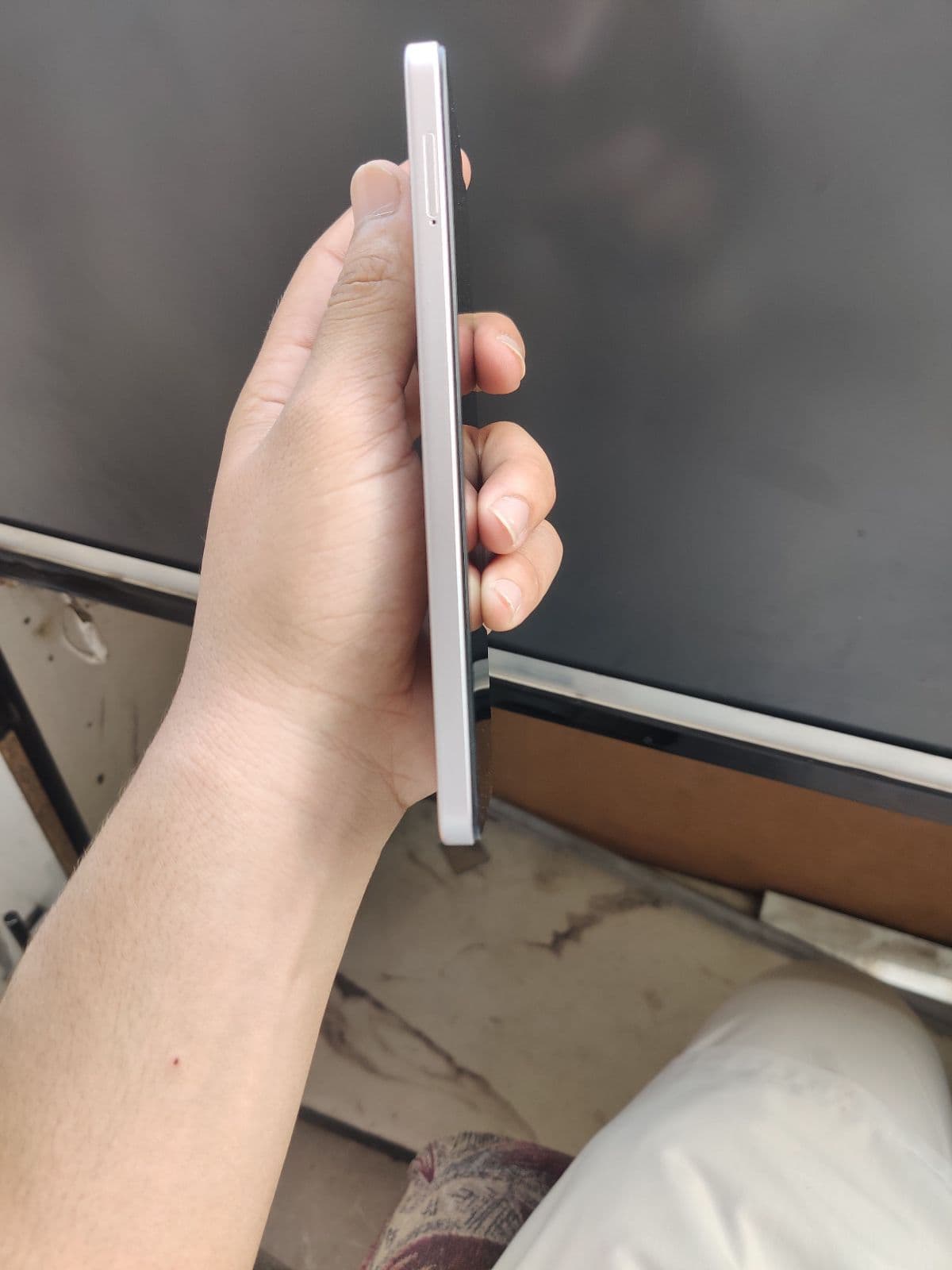 Vivo Y04 4GB / 64GB in Titanium Gold — photo 3