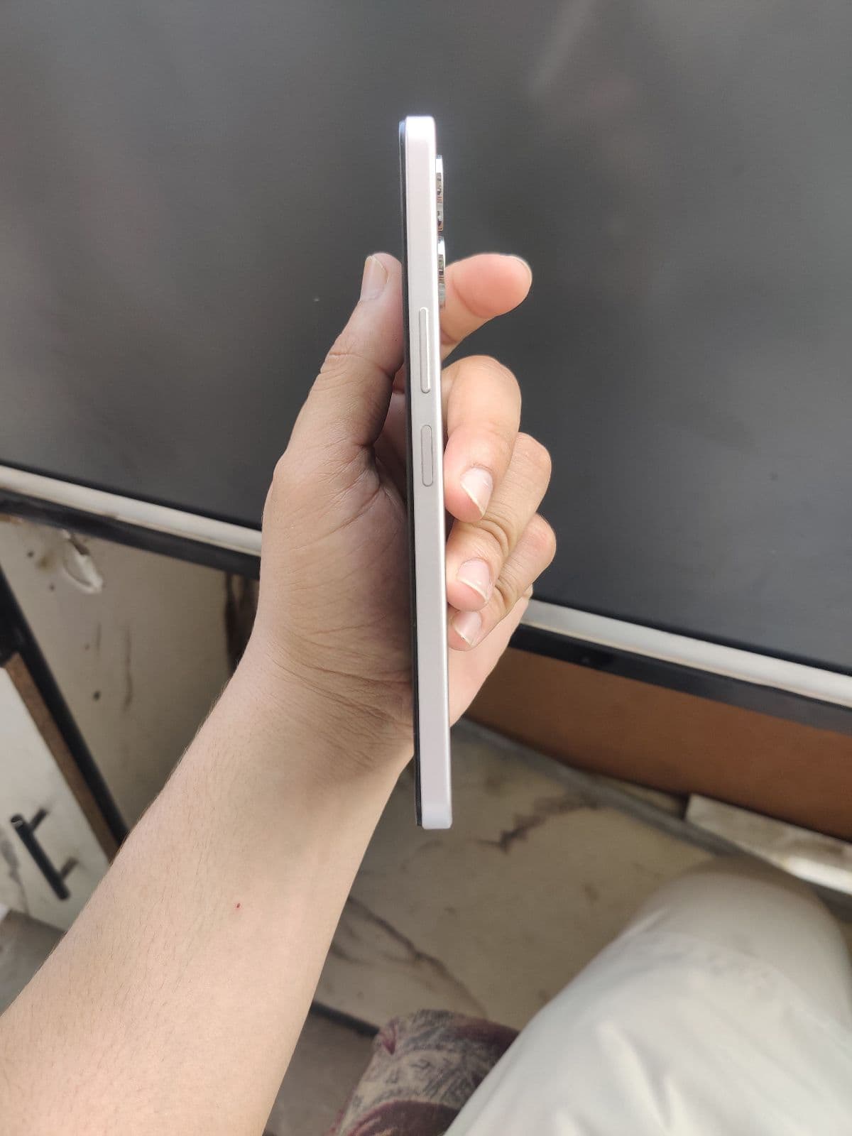 Vivo Y04 4GB / 64GB in Titanium Gold — photo 4