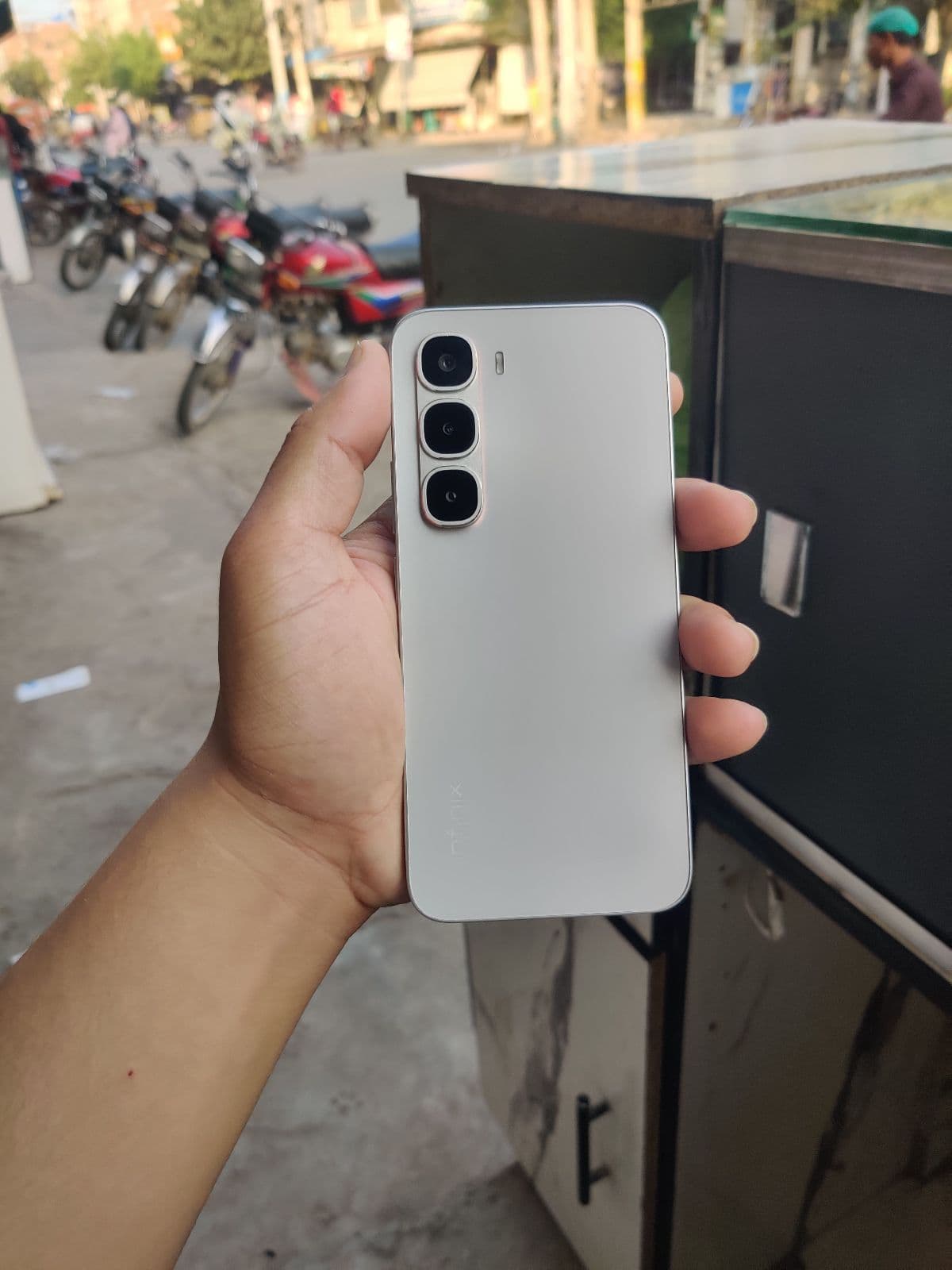Infinix Hot 60 Pro 8GB / 128GB in Titanium Silver — photo 1